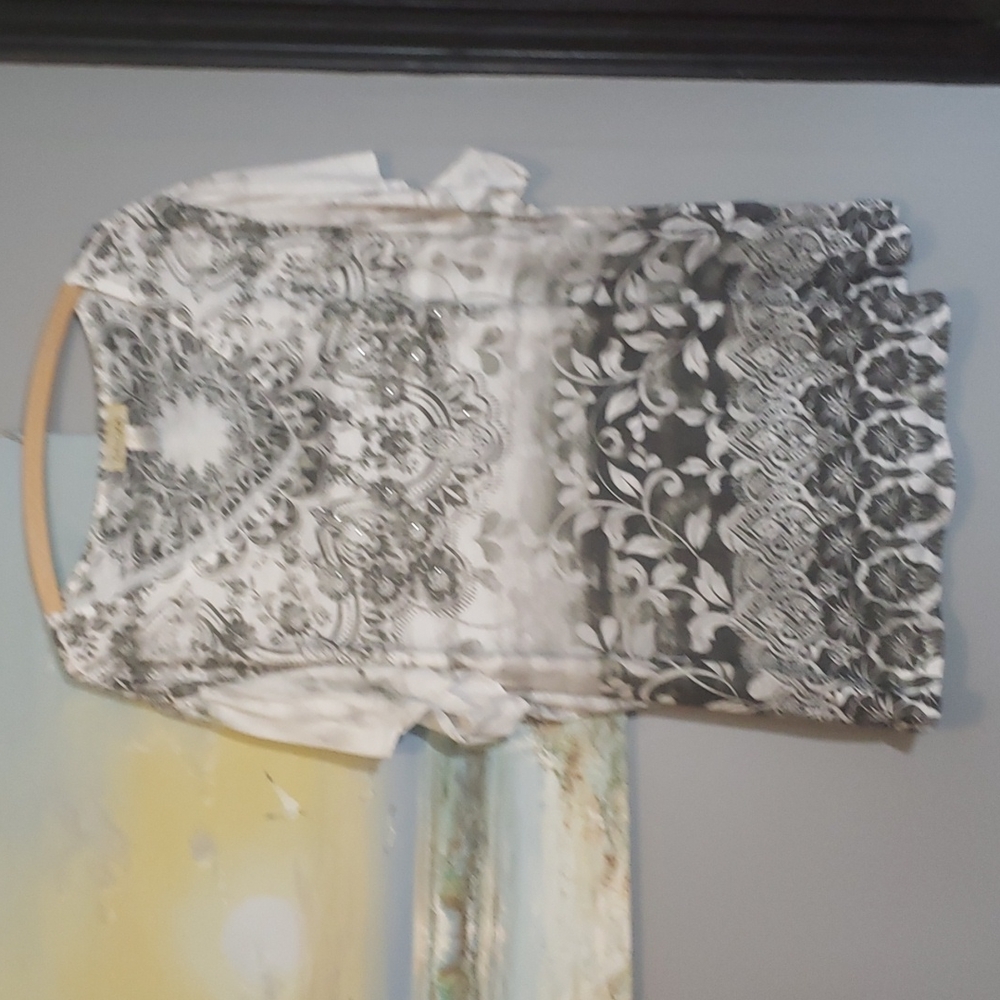 Davina 3X top with short flowy sleeves - Picture 1 of 10